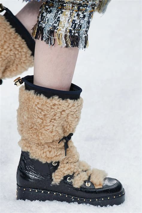 stivali furry di chanel|Dimenticate gli Ugg, questi stivali di Chanel sono i più caldi e .